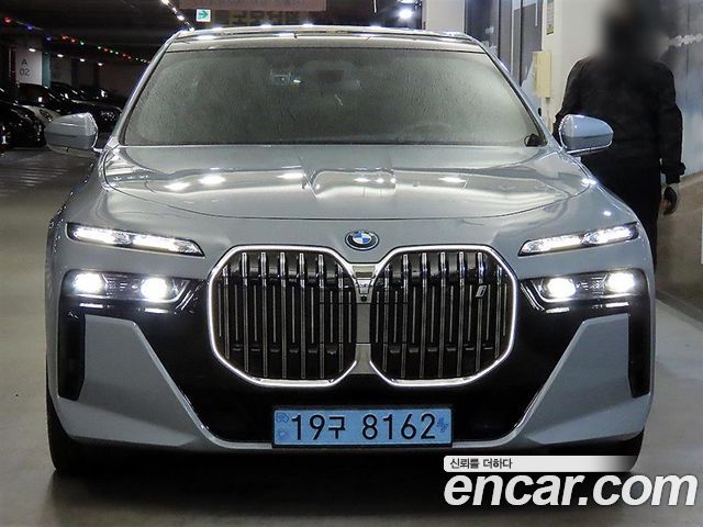 BMW i7 G70 xDrive 60 M sport - фото 1