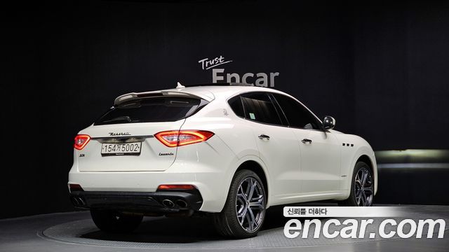 Maserati Levante 3.0 S AWD GranSport - фото 1