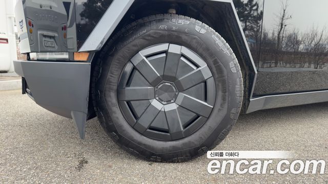 Tesla Cybertruck AWD - фото 3
