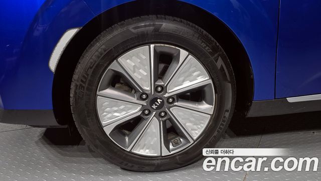 Kia Soul EV Noblesse - фото 4
