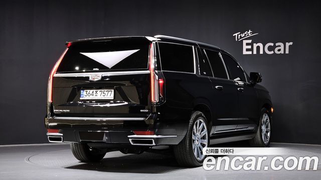 Cadillac Escalade 5-го поколения 6.2 ESV ESV Premium Luxury Platinum - фото 1