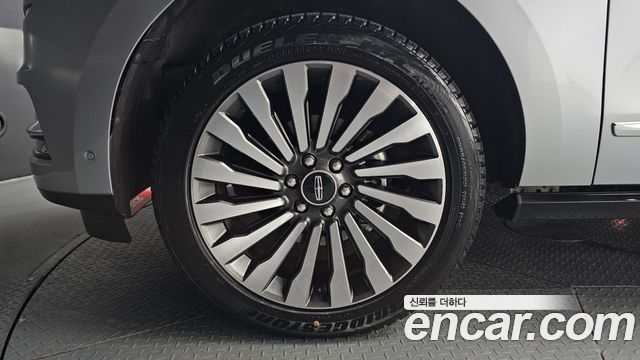 Lincoln Navigator 4-го поколения 3.5L - фото 4