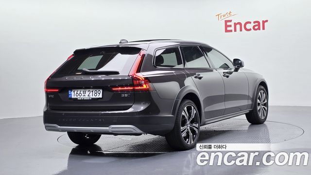Volvo V90 B5 Pro AWD - фото 1