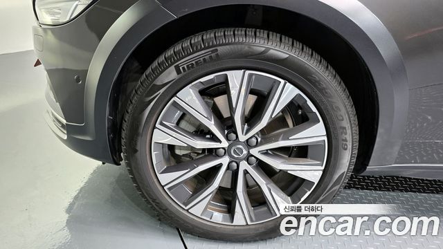 Volvo V90 B5 Pro AWD - фото 4