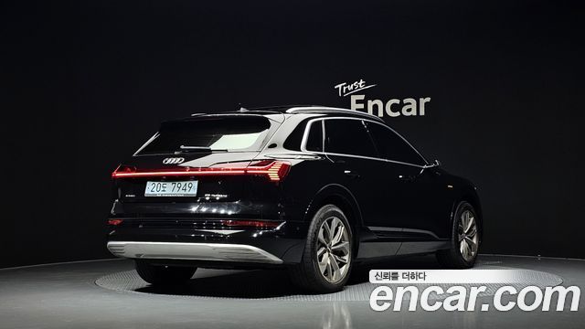 Audi e-tron 55 Quattro - фото 1