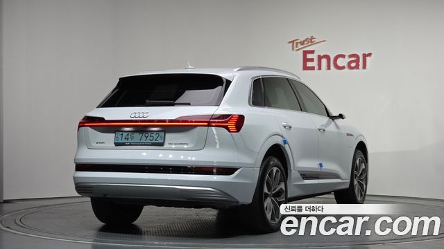 Audi e-tron 55 Quattro - фото 0