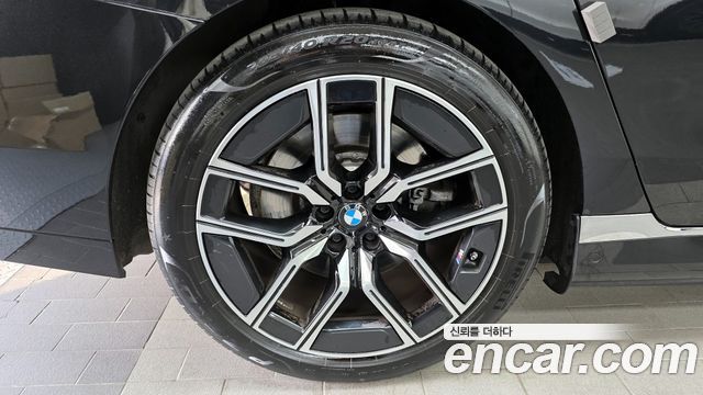 BMW i7 G70 eDrive 50 M Sport - фото 4