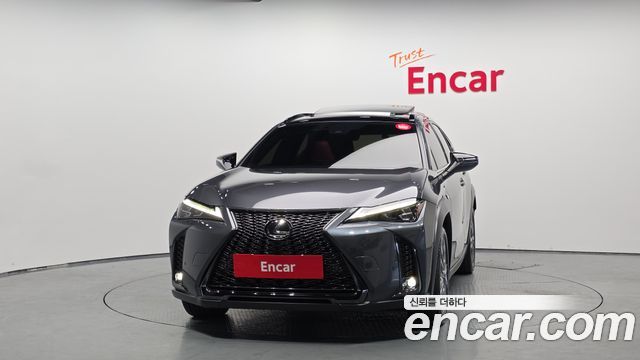 Lexus UX 2.0 F-Sport 2WD - фото 2