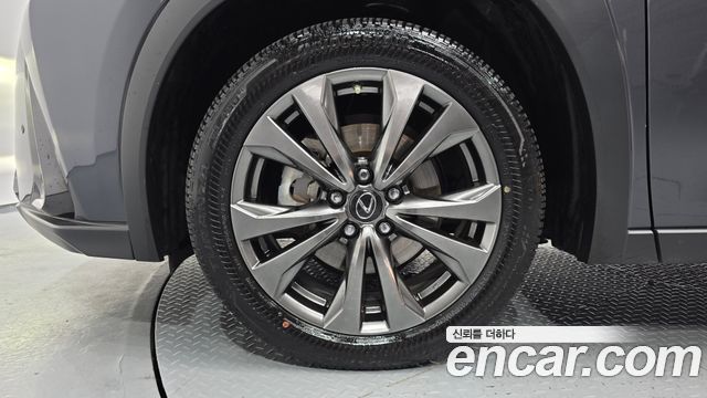 Lexus UX 2.0 F-Sport 2WD - фото 4