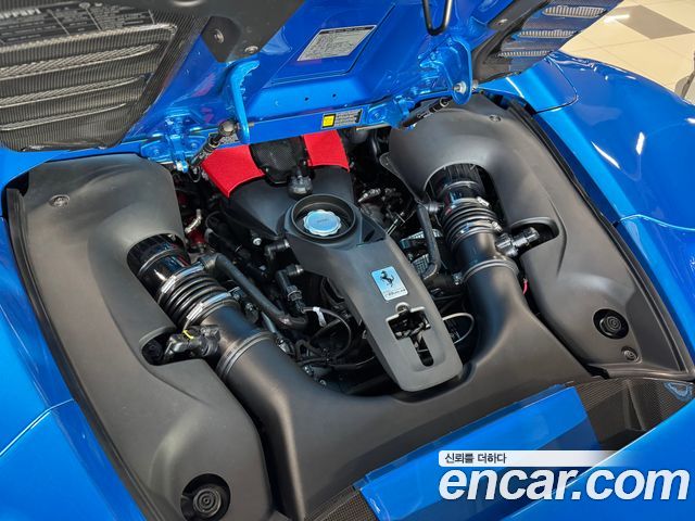 Ferrari F8 3.9 V8 - фото 4