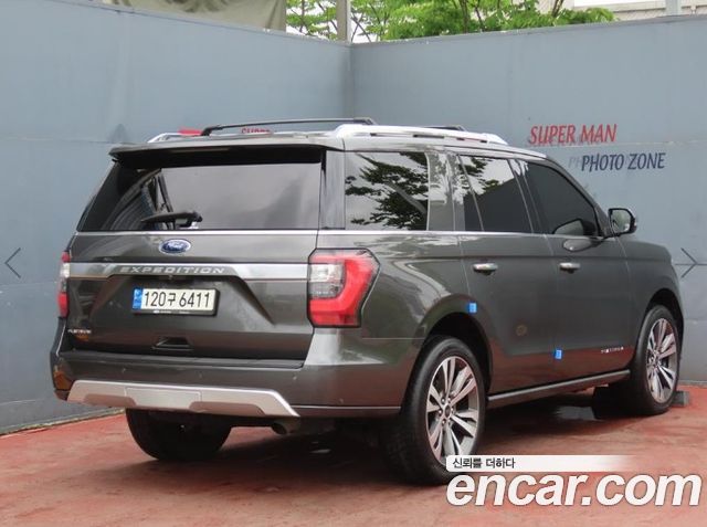 Ford Expedition Platinum 4WD 7Seater - фото 2