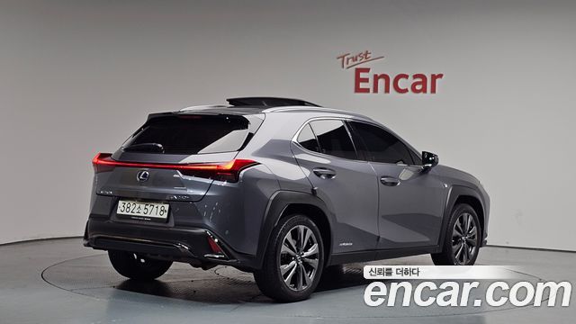 Lexus UX 2.0 F-Sport 2WD - фото 0
