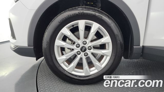 Audi Q3 F3 35 TDI - фото 4