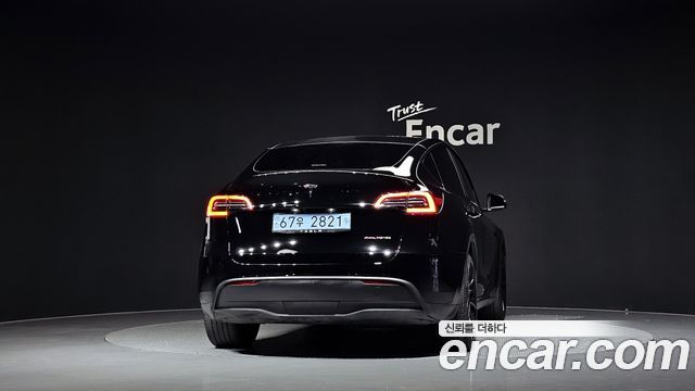 Tesla Model Y Long Range AWD - фото 2