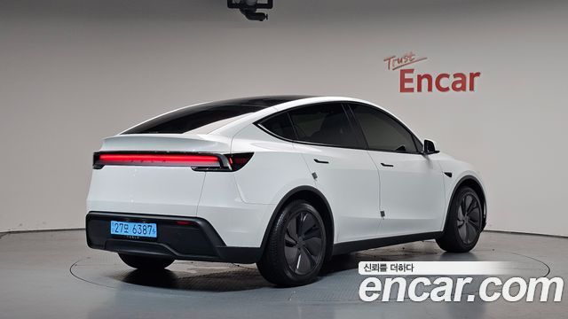 Tesla Model Y RWD - фото 0