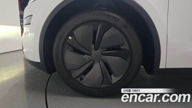 Tesla Model Y RWD - фото 3