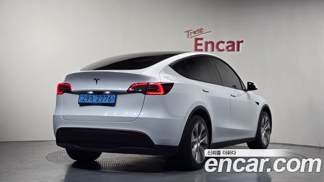 Tesla Model Y RWD - фото 1