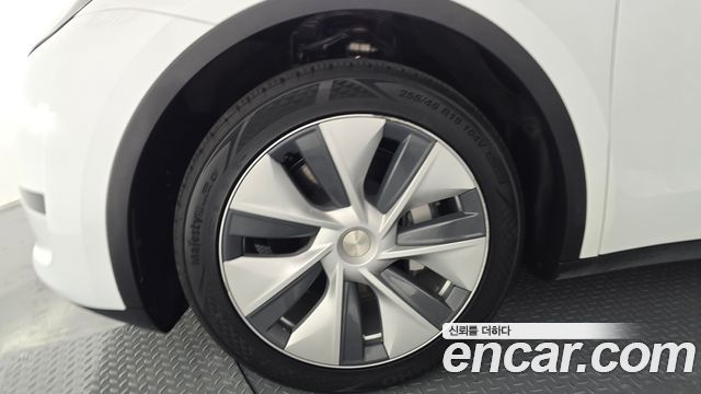 Tesla Model Y RWD - фото 4