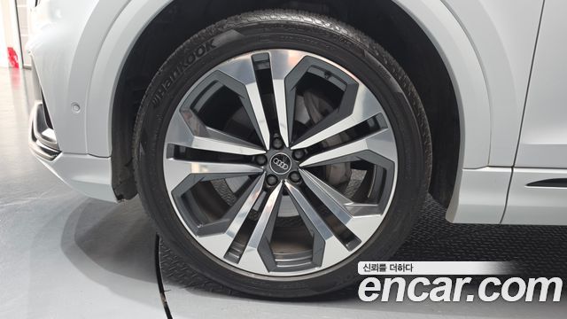 Audi Q8 55 TFSI Quattro Premium - фото 4