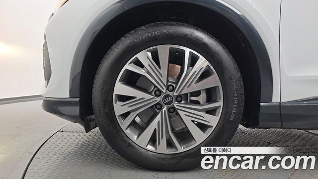 Audi Q4 e-tron F4 45 Premium - фото 3