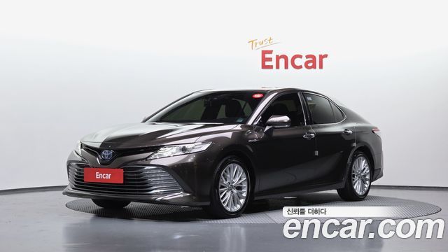 Toyota Camry XV70 2.5 XLE Hybrid - фото 0