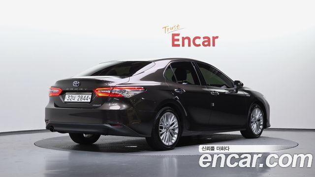Toyota Camry XV70 2.5 XLE Hybrid - фото 1
