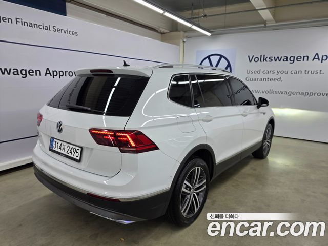 Volkswagen Tiguan 2.0 TDI Prestige - фото 1