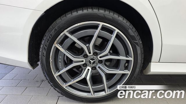 Mercedes-Benz E-Class W213 E220d 4MATIC AMG Line - фото 4
