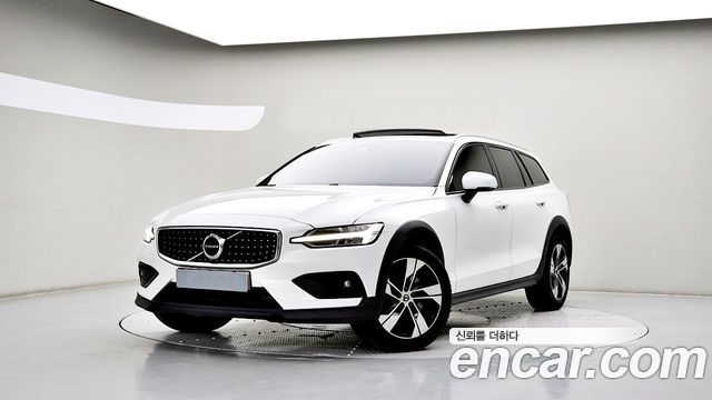 Volvo V60 2-го поколения B5 AWD - фото 0