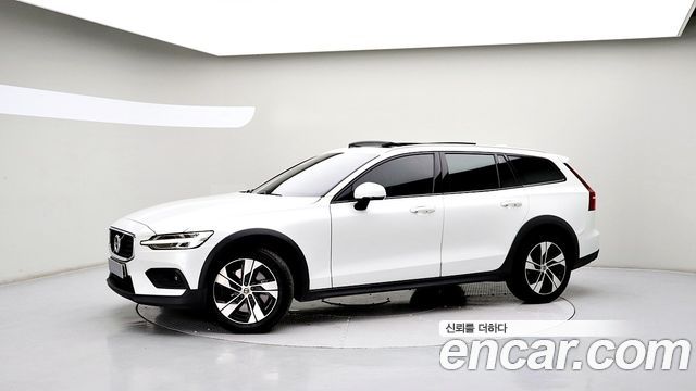 Volvo V60 2-го поколения B5 AWD - фото 2