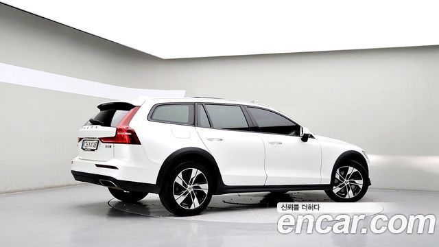 Volvo V60 2-го поколения B5 AWD - фото 3