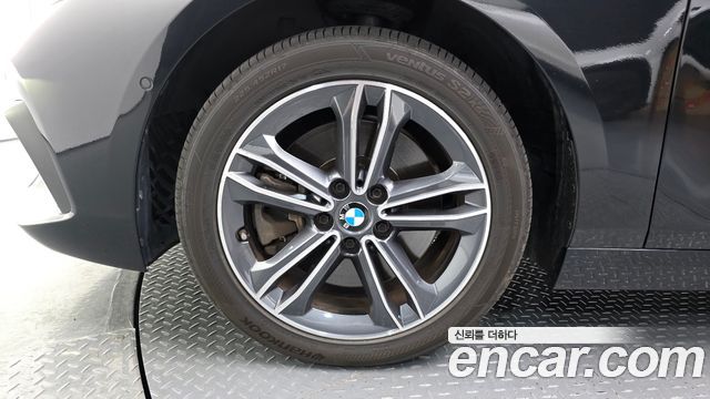 BMW 1-Series F40 120i Advantage - фото 4