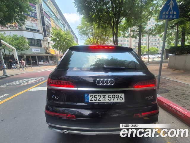 Audi Q7 45 TDI Quattro - фото 1