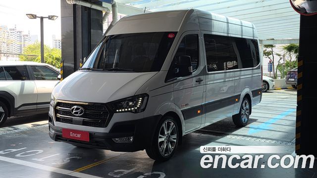 Hyundai Solati 15-seater Luxury - фото 0