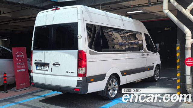 Hyundai Solati 15-seater Luxury - фото 1