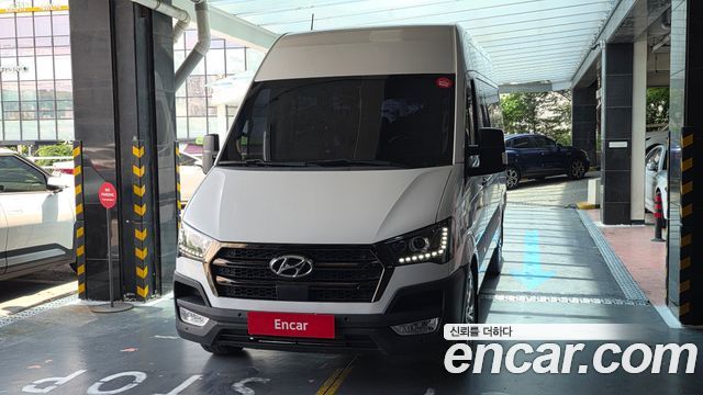 Hyundai Solati 15-seater Luxury - фото 2