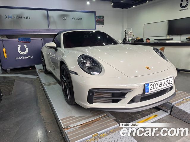 Porsche 911 Carrera 4 GTS Cabriolet - фото 0