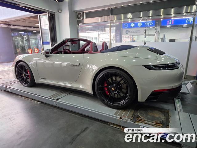 Porsche 911 Carrera 4 GTS Cabriolet - фото 1
