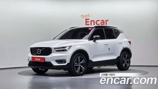 Volvo XC40 T4 R-Design - фото 0