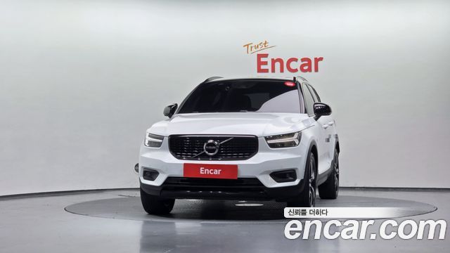 Volvo XC40 T4 R-Design - фото 2