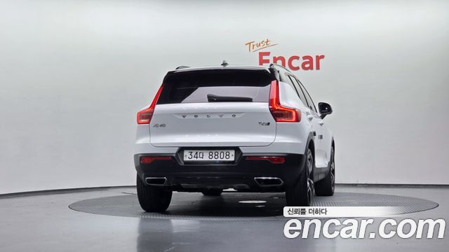 Volvo XC40 T4 R-Design - фото 3