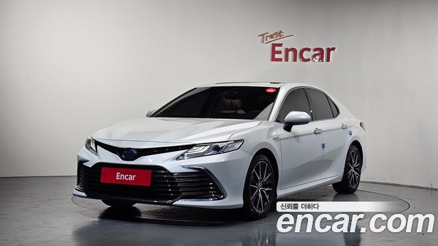 Toyota Camry XV70 2.5 XLE Hybrid - фото 0
