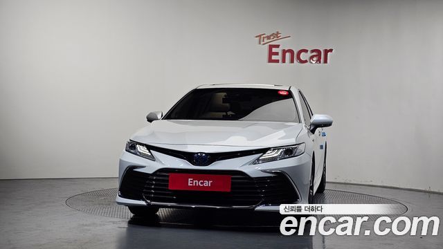 Toyota Camry XV70 2.5 XLE Hybrid - фото 2