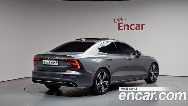 Volvo S60 3-го поколения T5 Inscroption - фото 1