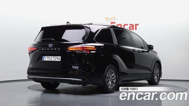 Toyota Sienna 4-го поколения 2.5 Hybrid AWD - фото 1
