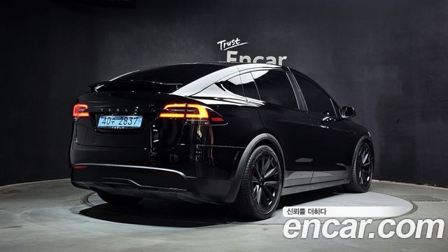Tesla Model X AWD - фото 1