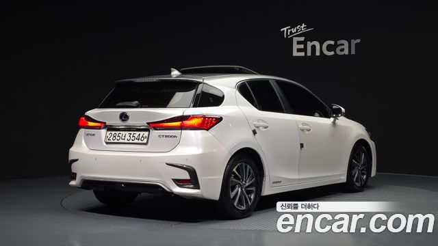 Lexus CT200h 1.8 Supreme ZWA10 - фото 1