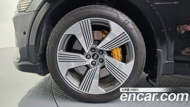 Audi e-tron 55 Quattro Sportback - фото 4