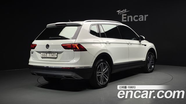 Volkswagen Tiguan 2.0 TDI Prestige - фото 1