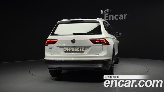 Volkswagen Tiguan 2.0 TDI Prestige - фото 3
